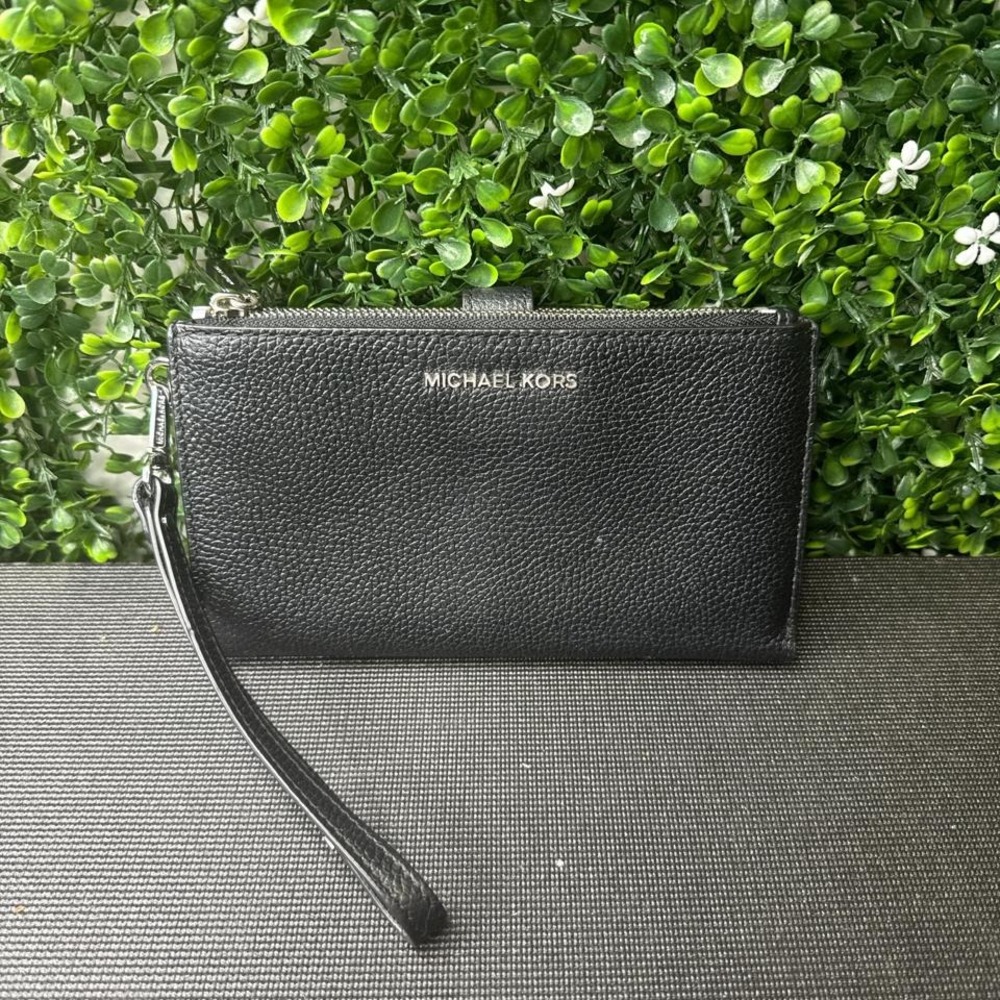Jet Leather Smartphone Wristlet Wallet